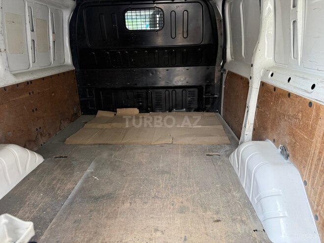 Ford Transit-12