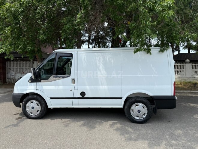 Ford Transit-13