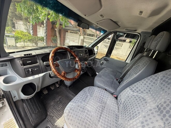 Ford Transit-8