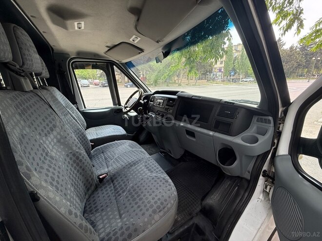 Ford Transit-9