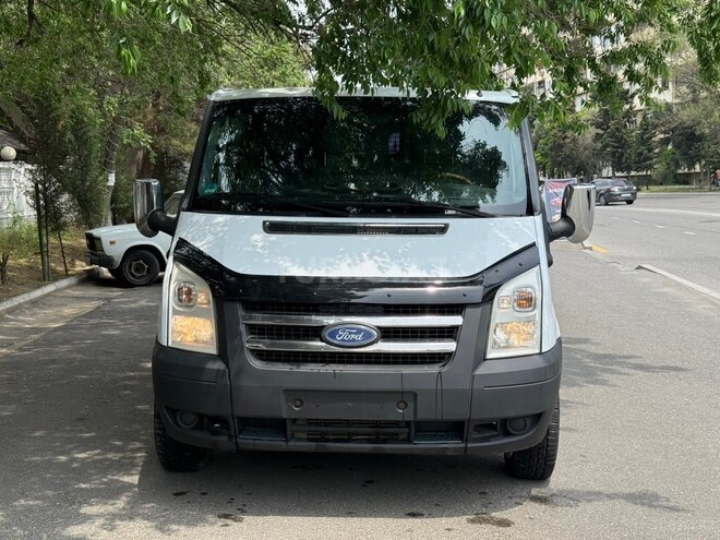 Ford Transit-4