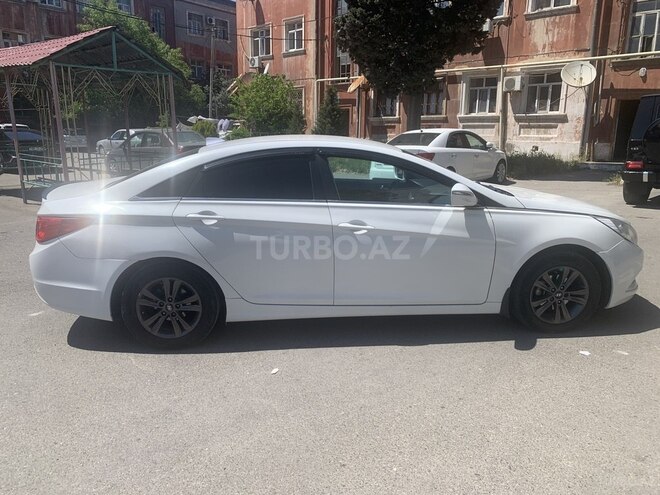 Hyundai Sonata-2