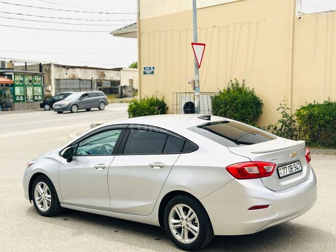 Chevrolet Cruze-12