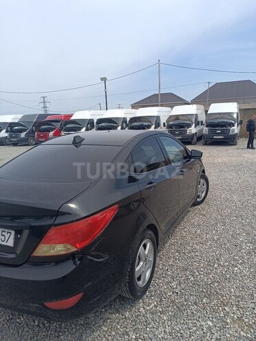 Hyundai Accent-3