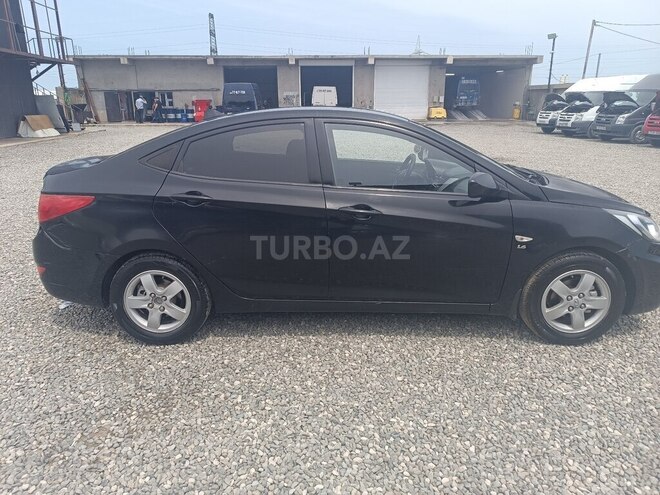 Hyundai Accent-5