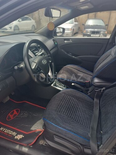 Hyundai Accent-6