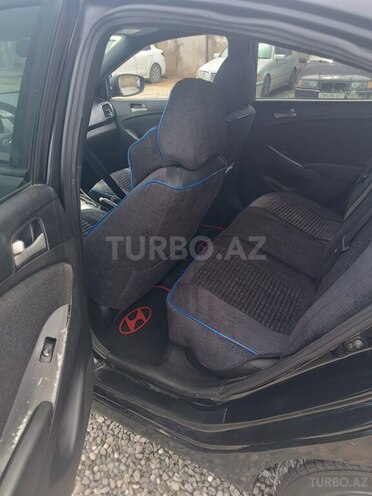 Hyundai Accent-7
