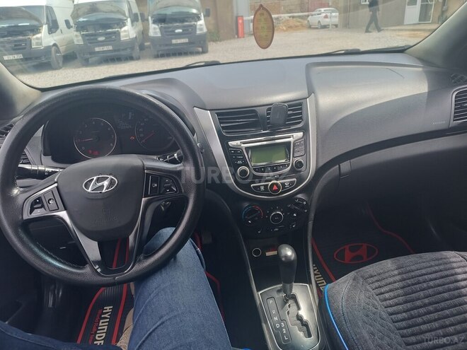 Hyundai Accent-8