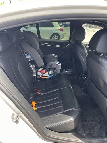 BMW 530e-10