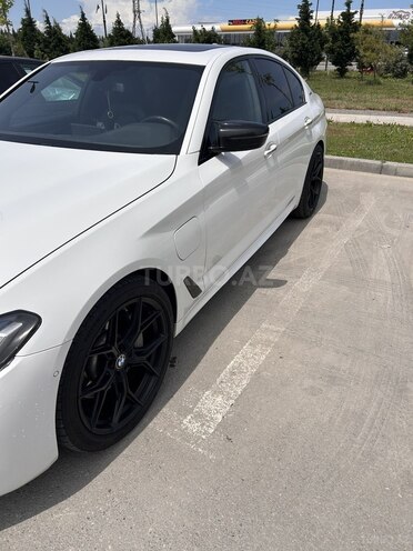 BMW 530e-6