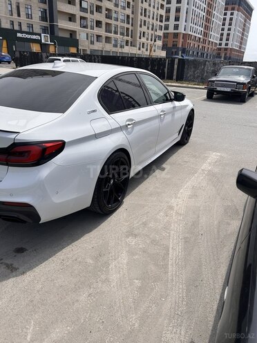 BMW 530e-4