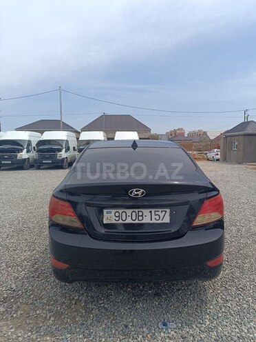 Hyundai Accent-2