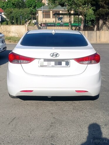 Hyundai Elantra-4