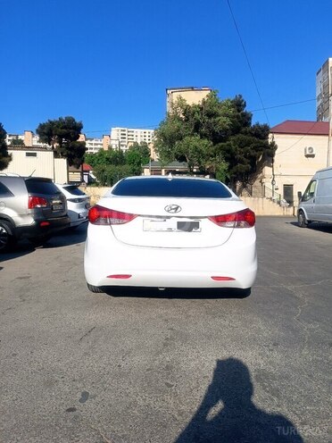 Hyundai Elantra-5
