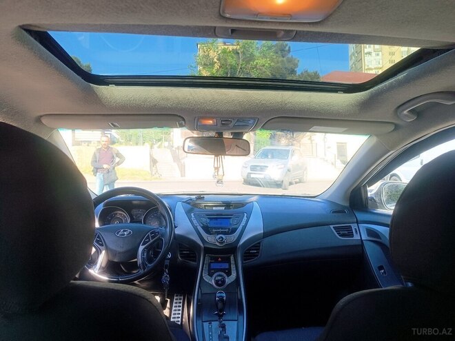 Hyundai Elantra-9