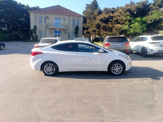 Hyundai Elantra-7