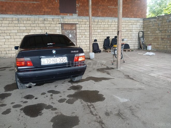 BMW 320-3