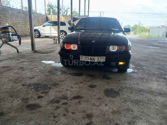 BMW 320-1