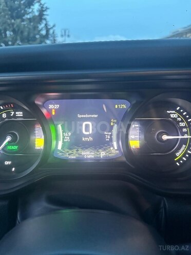 Jeep Wrangler-12