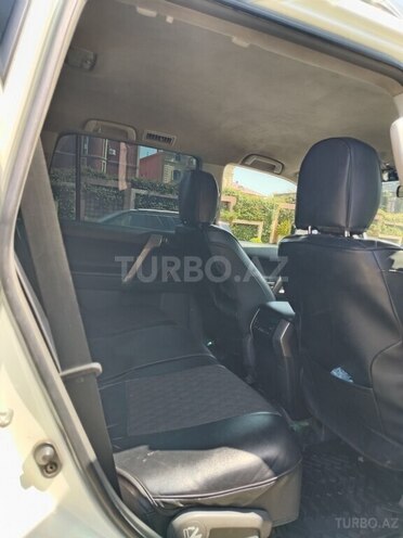 Toyota Land Cruiser Prado-5