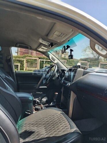 Toyota Land Cruiser Prado-4