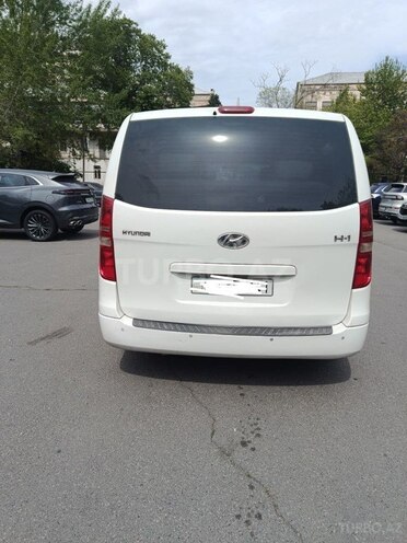 Hyundai H-1-2