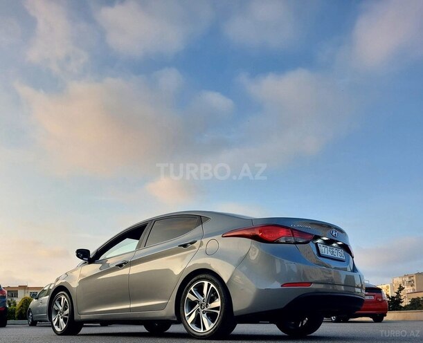 Hyundai Elantra-6