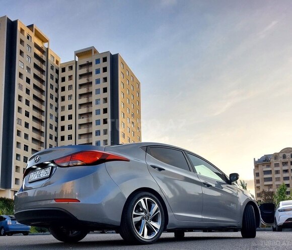 Hyundai Elantra-2