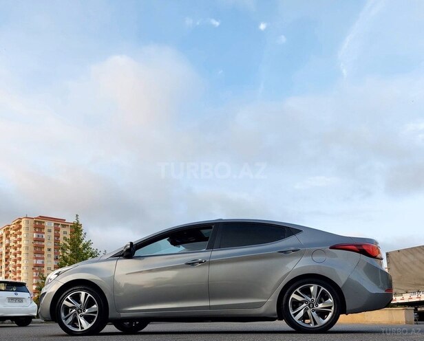 Hyundai Elantra-14