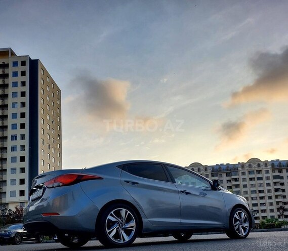 Hyundai Elantra-11