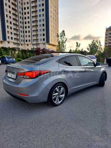 Hyundai Elantra-4