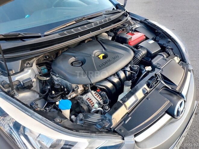 Hyundai Elantra-8