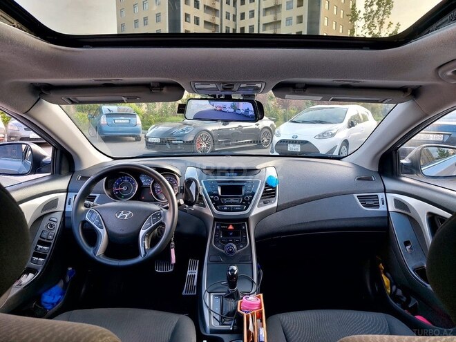 Hyundai Elantra-5