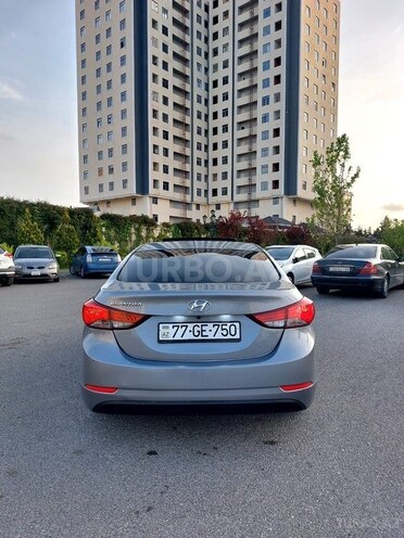 Hyundai Elantra-21