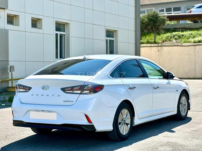 Hyundai Sonata-14