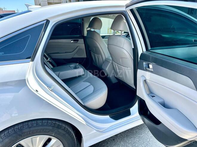 Hyundai Sonata-17