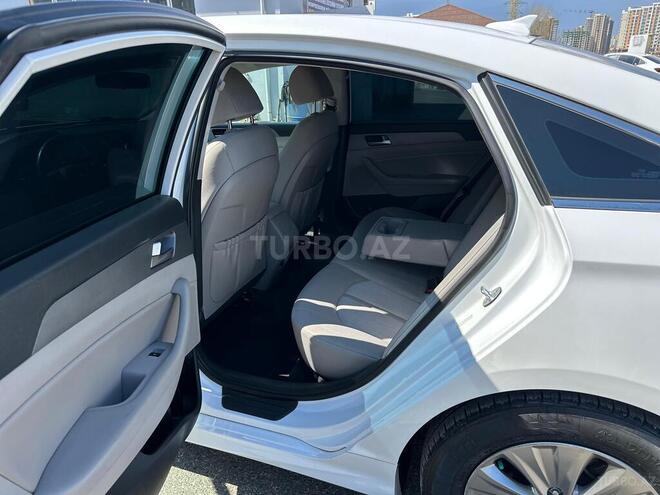 Hyundai Sonata-16