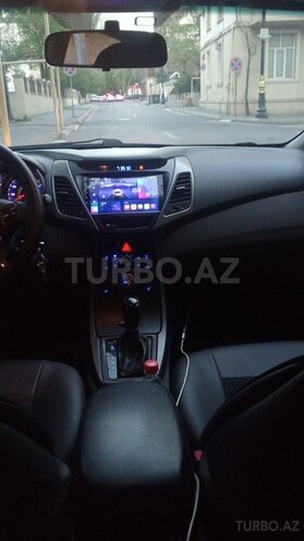 Hyundai Elantra-3