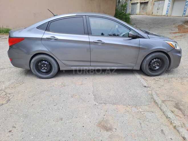 Hyundai Accent-4