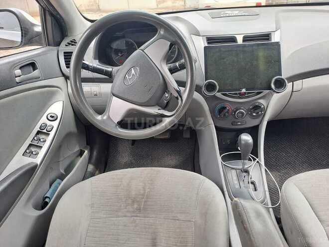 Hyundai Accent-3