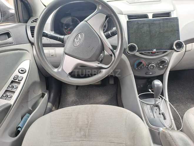 Hyundai Accent-7
