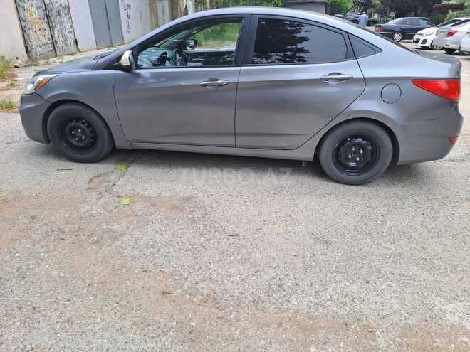 Hyundai Accent-2