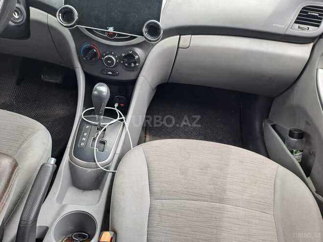Hyundai Accent-8