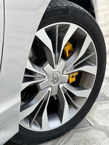 Hyundai Sonata-13