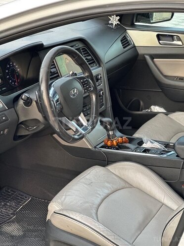 Hyundai Sonata-16