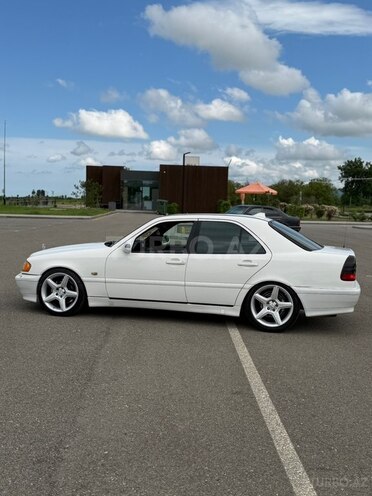 Mercedes C 200-11