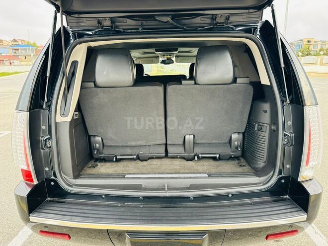 Cadillac Escalade-13