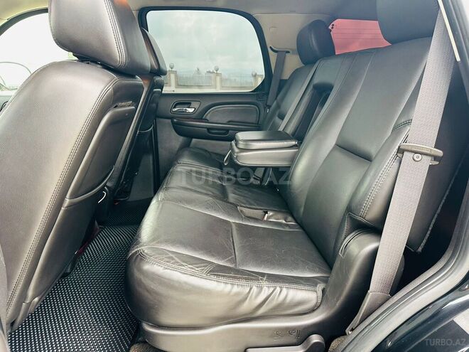 Cadillac Escalade-17