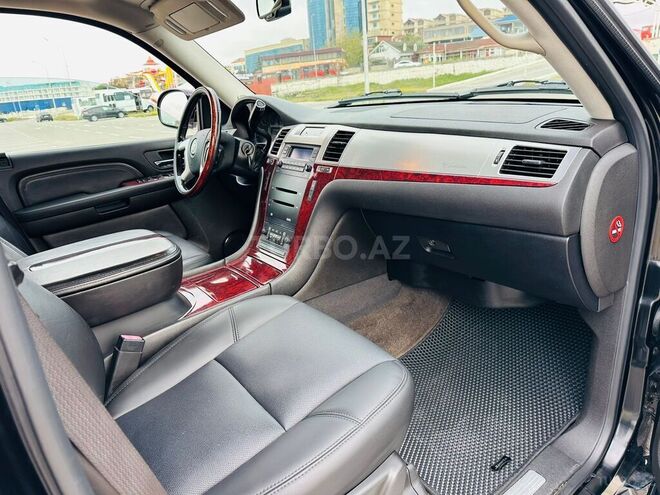 Cadillac Escalade-19