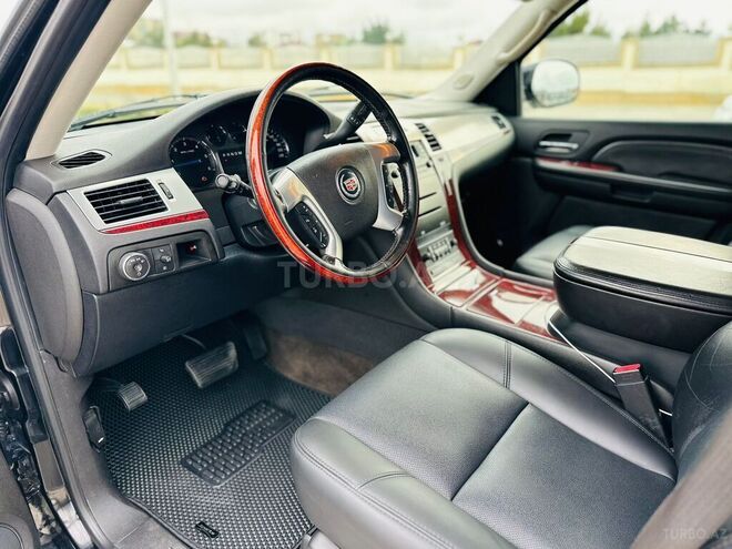 Cadillac Escalade-14